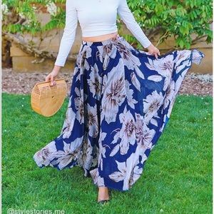 Maxi floral skirt in blue